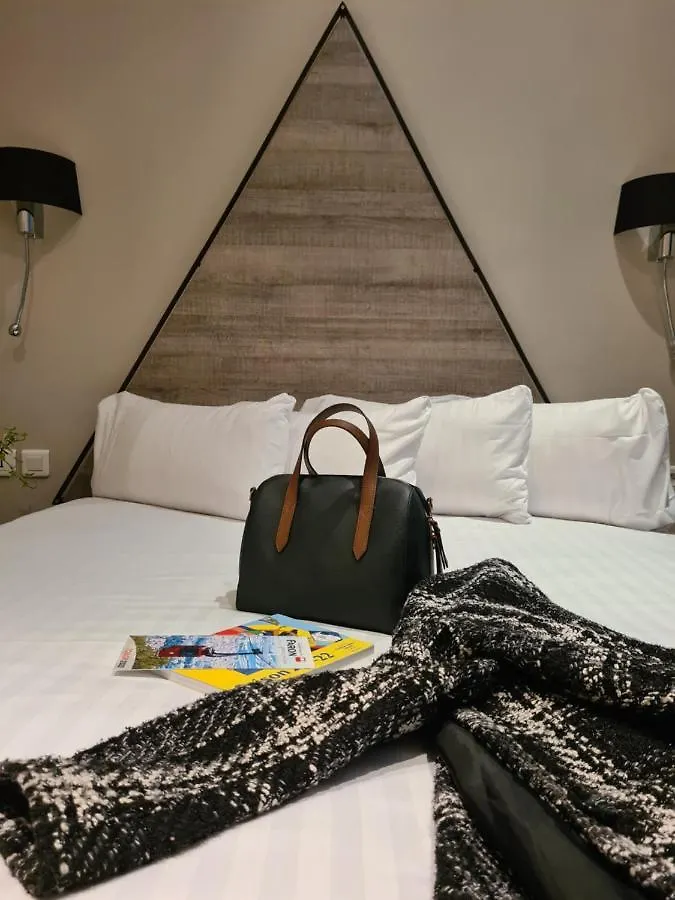 Hotel Amiraute Toulon 3*,